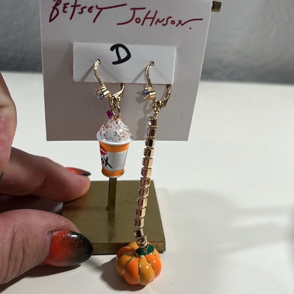 Betsy Johnson Holiday Earings - Picture 5 of 5